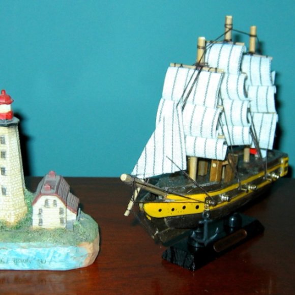 Wooden USS CONSTITUTION Model Ship 6" Long- Fully Assembled - Picture 4 of 5